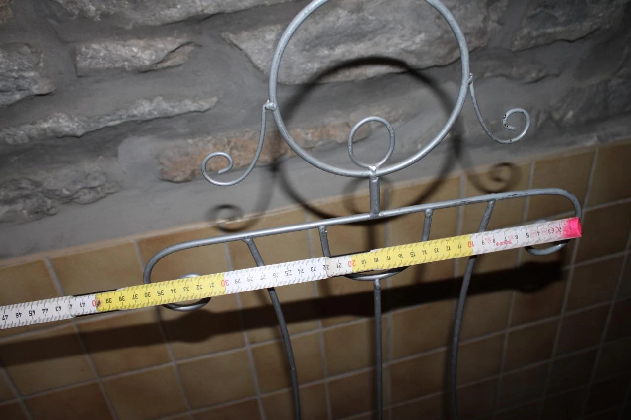 Wrought iron mannequin girl – photo 4